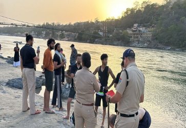 Rishikesh: दुर्घटनाओं को रोकने के लिए पुलिस ने चलाया अभियान