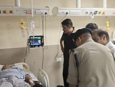 3 पुलिसकर्मियों को तेज रफ्तार कार ने रौंदा, गंभीर हालत में अस्पताल में कराया भर्ती, चालक गिरफ्तार