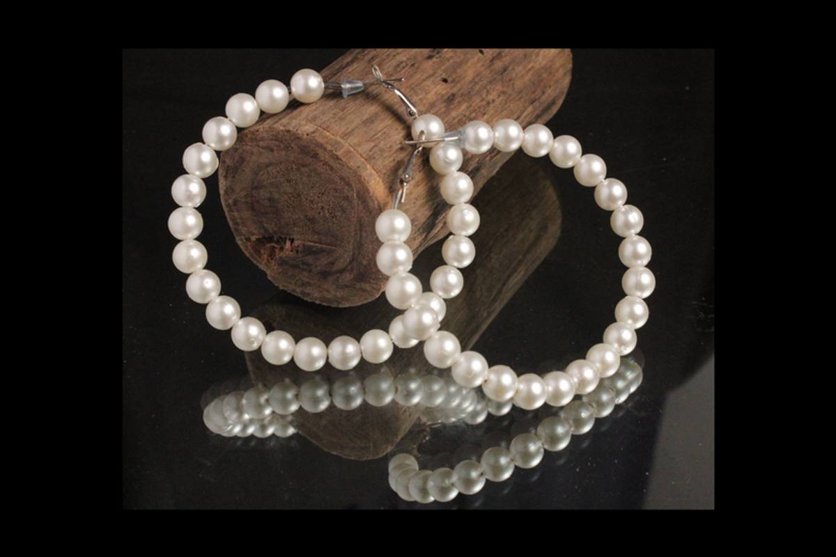 Round Hoops White Pearls Fashion earrings in Silver alloy