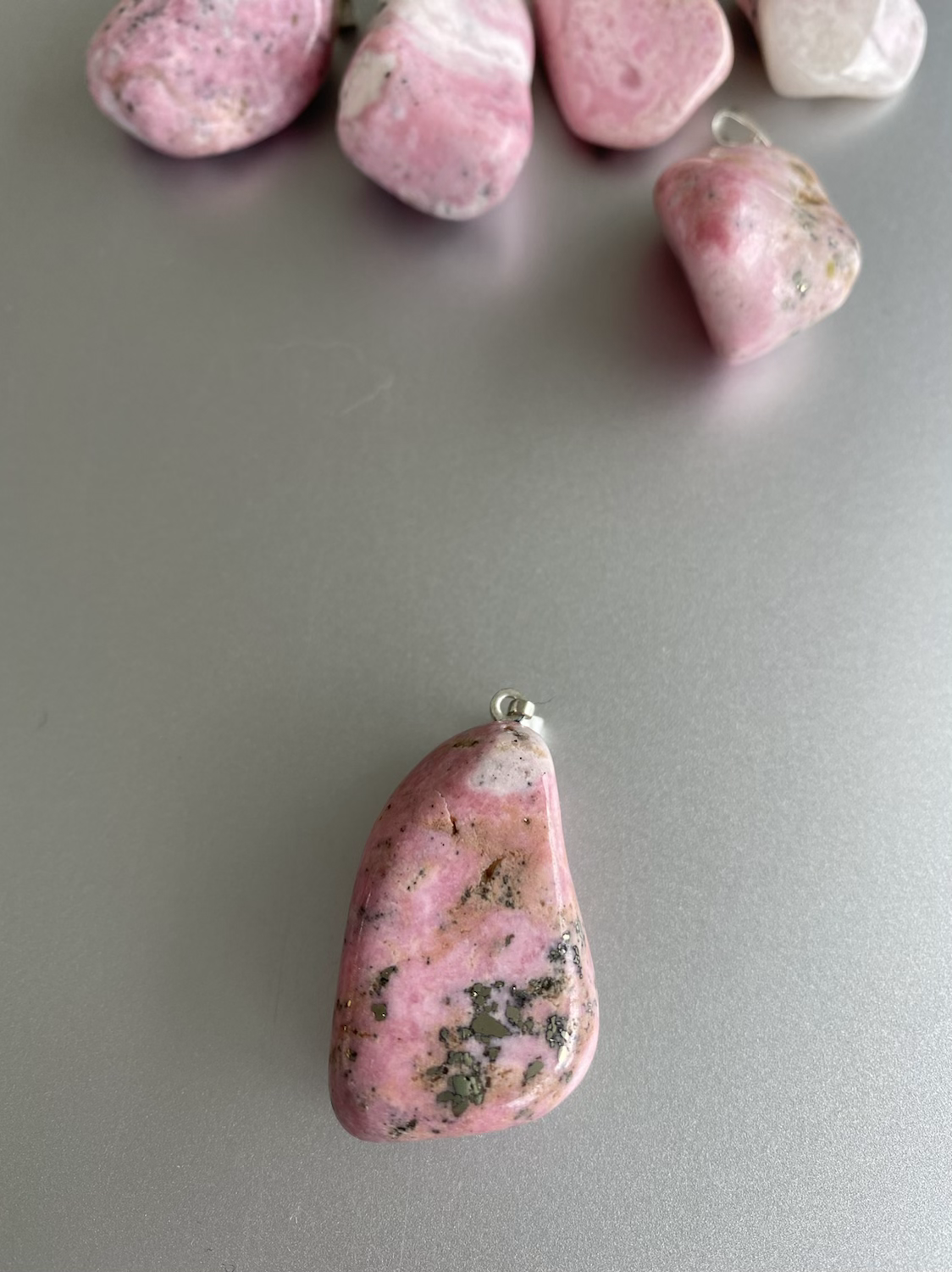 Pendentif en rhodocrosite