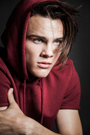 ALEX NEUSTAEDTER to be in new tv series with JEFF DANIELS!
