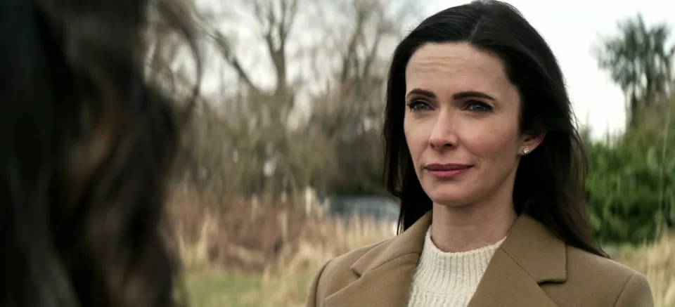 Amanda McCoy face à Lois Lane