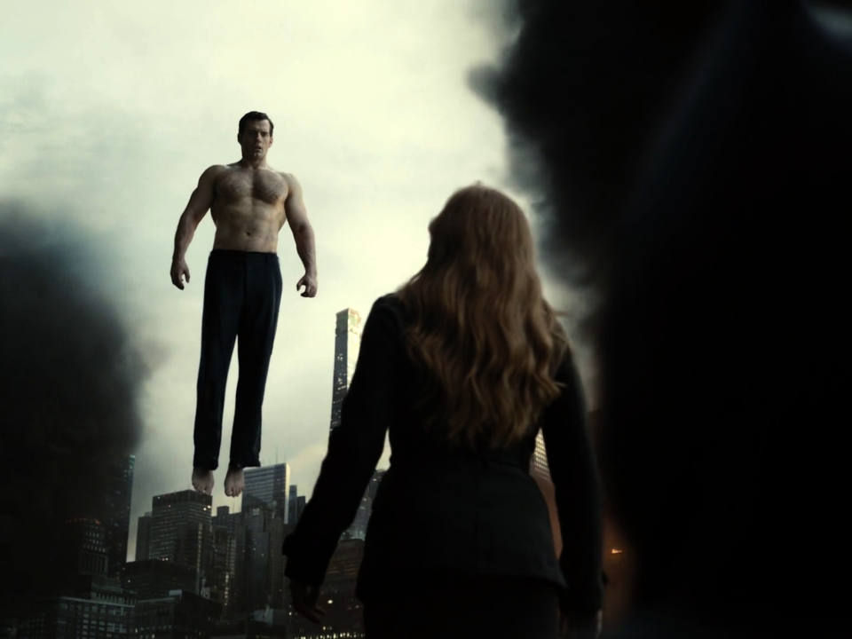 Superman revient à la vie et voit Lois