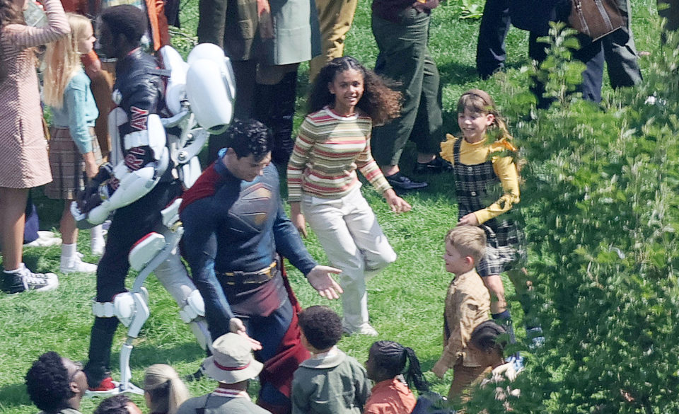 Superman avec les enfants