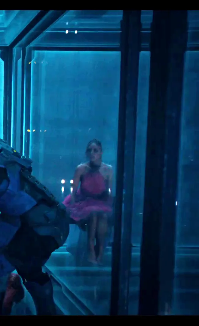 L'actrice dans le film en Sapphire Stagg ?