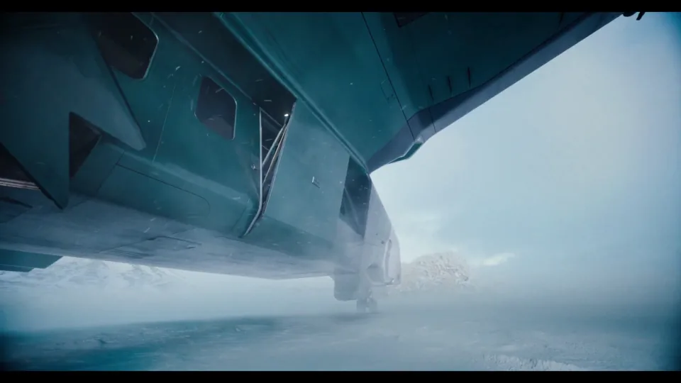 Luthor arrive