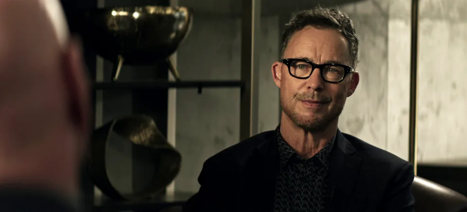 Avec Godfrey (Tom Cavanagh)