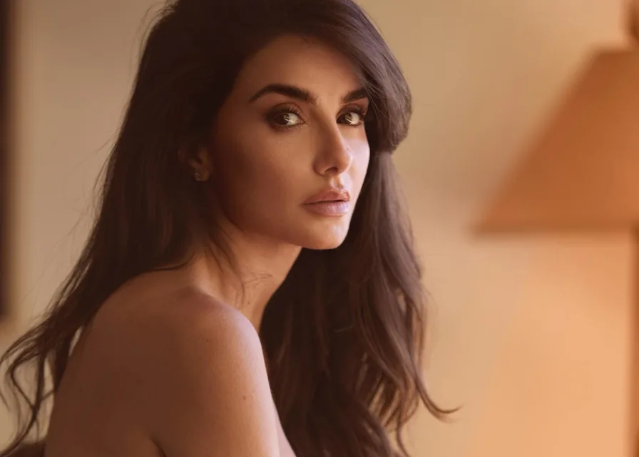 Mikaela Hoover sera Cat Grant