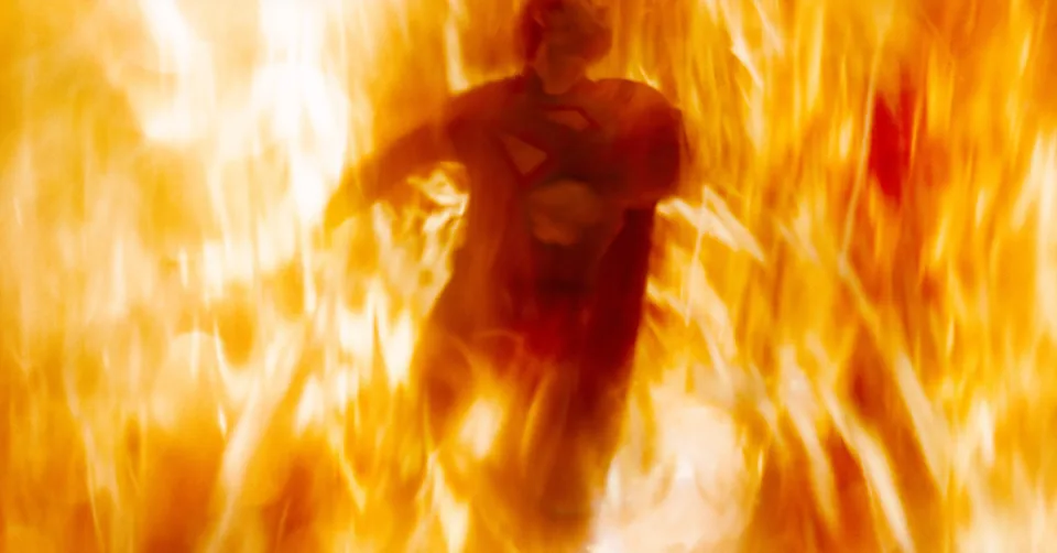 Superman dans les flammes