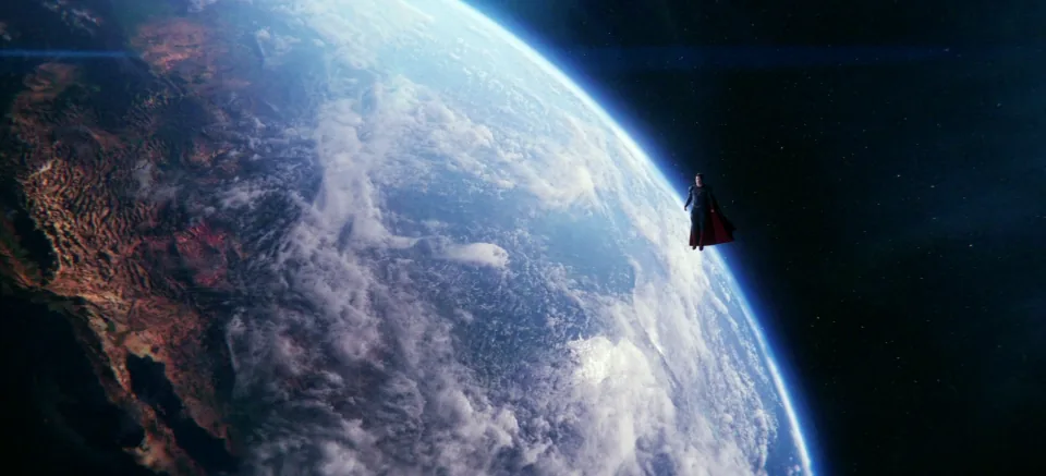 Superman dans le ciel