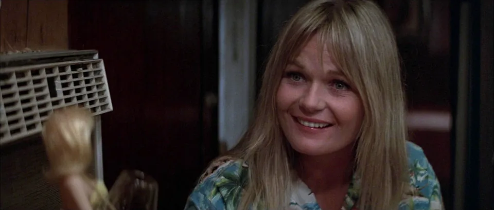 Valerie Perrine dans The Border (1982)