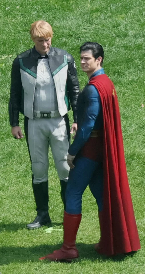 Nathan Fillion/Guy Gardner avec Superman/Cores