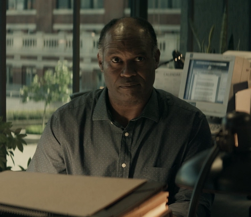 Charles Jarman est Ron Troupe dans Superman et Lois