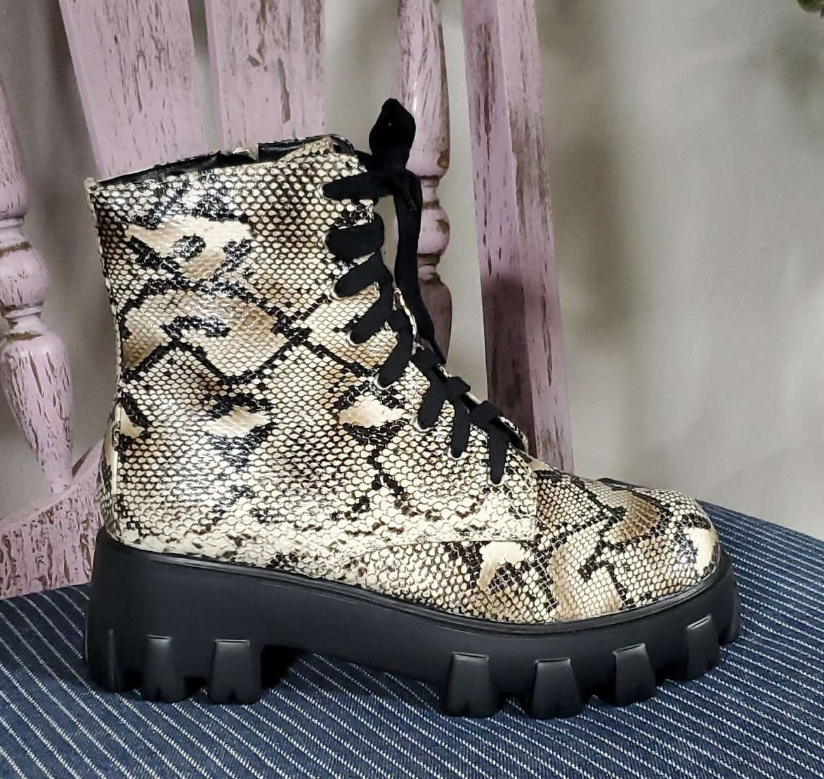 F0003 Snake Boots