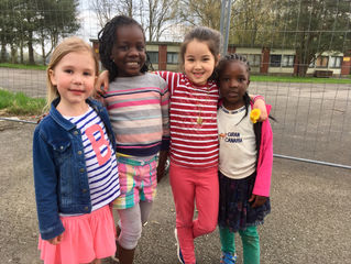 Récolte de vêtements à l’école francophone des Fourons pour le centre de la croix rouge de Bierset