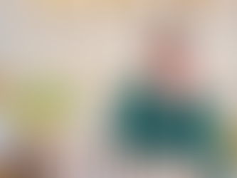 Divanda Gitadesiani, perfumer Indonesia dan pendiri Klei Studio Academy, sedang mencium blotter aroma di studio.