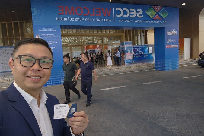 Selfie at Vietnam Trade Fair entrance_edited.jpg