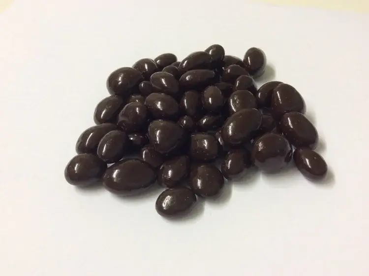 Dark chocolate coated raisins