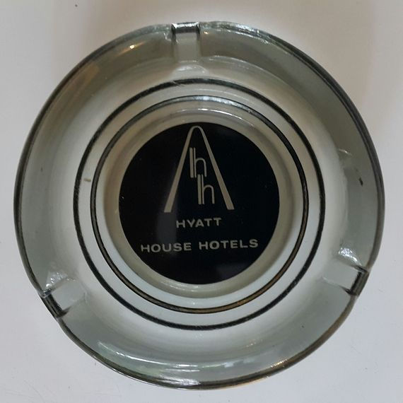 מאפרת זכוכית וינטג' מלון הייאט האוז הוטל'ס