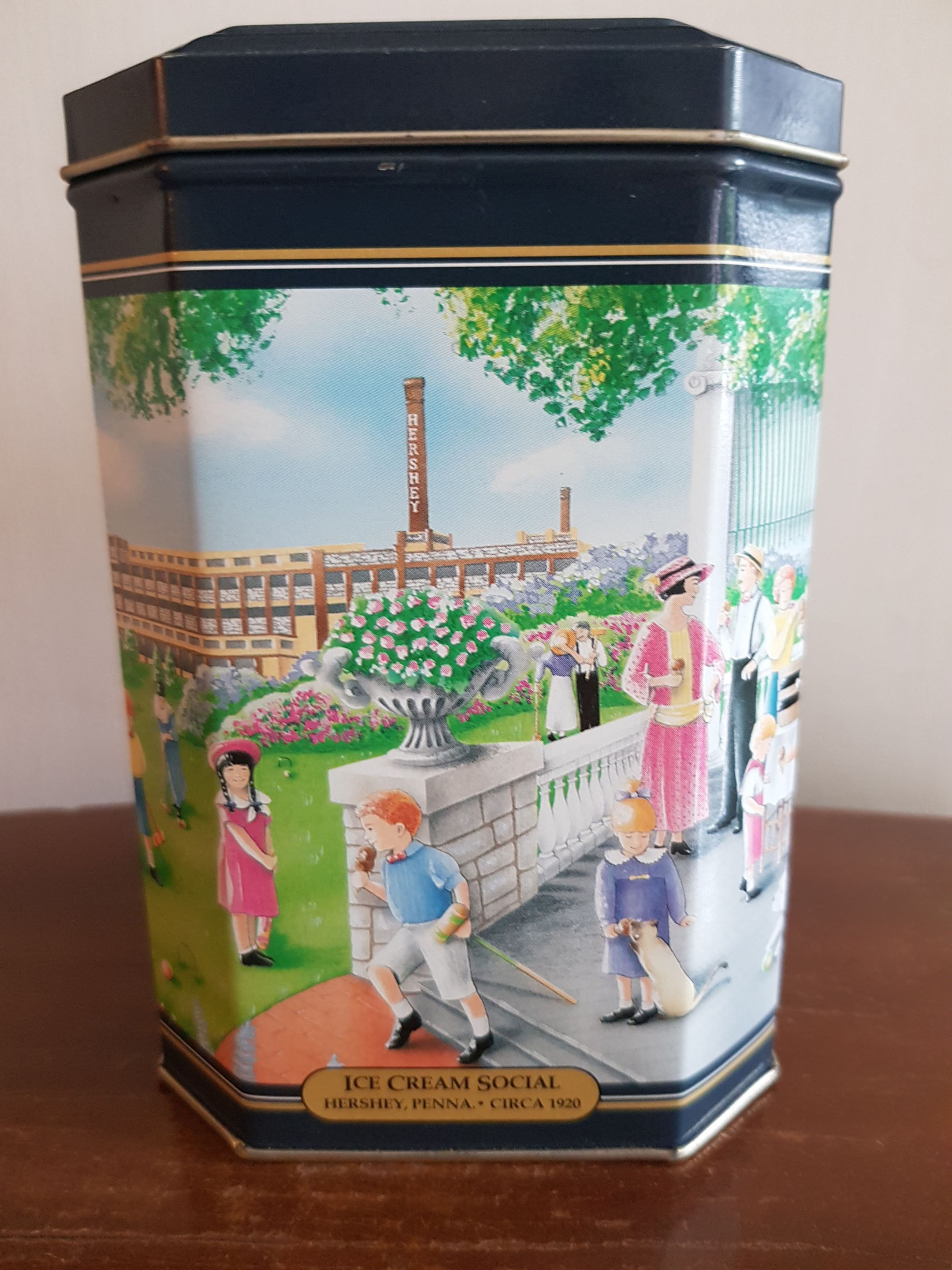 קופסת פח- בעיר השוקולד