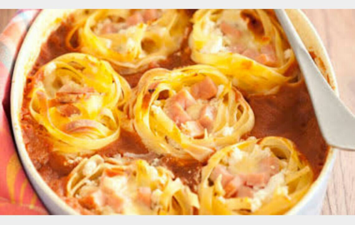 Prato principal: Espaguete de queijo e perú