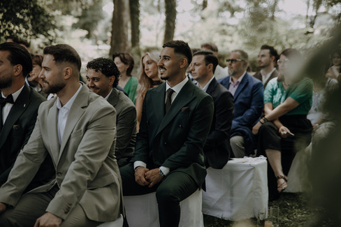 Gäste während der Trauung auf dem Gut Nettehammer Andernach