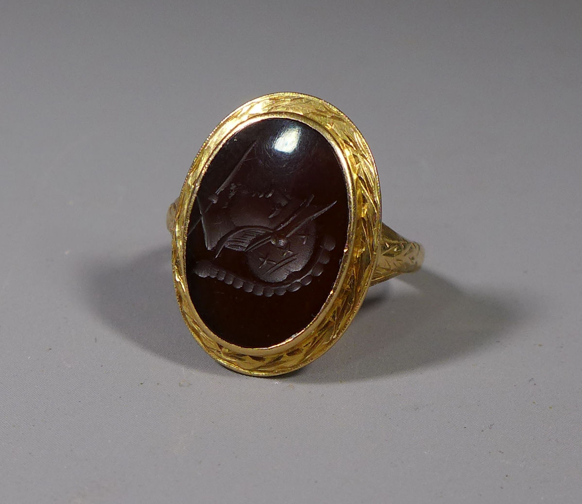 Vintage 18ct Intaglio Ring UK size Q #1