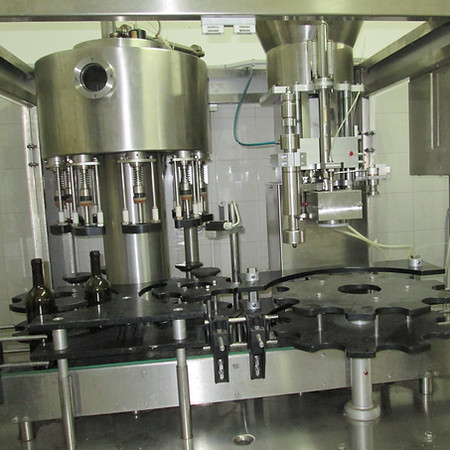 imbottigliatrice all'avanguardia della cantina visalli