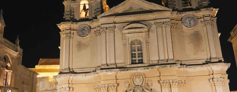 Mdina รีวิว Malta เที่ยวมอลต้าด้วยตัวเอง Malta Itinerary งบ ที่เที่ยวมอลต้า รีวิว Malta เที่ยวมอลต้า ประเทศลับมรดกโลก UNESCO แพลนเที่ยวมอลต้า 3 วัน 2 คืน แจกแพลนเที่ยวมอลต้า (Malta) เมืองมรดกโลกกลางทะเลเมดิเตอร์เรเนียน เดินทางง่าย สะดวก ค่าครองชีพไม่แพง พูดภาษาอังกฤษ เตรียมตัวไป Hop ที่ "มอลต้า" เกาะมรดกโลกที่อดีตและอนาคตบรรจบกันอย่างลงตัว! แจกแพลนเที่ยว 3 วัน 2 คืน พาสำรวจสถาปัตยกรรมยุคกลางอายุเกือบ 5,000 ปีที่ผสานงานดีไซน์ร่วมสมัย พร้อมแชร์ทริคเที่ยวฉบับ Smart Luxury ให้คุณเสพงานศิลป์ จิบกาแฟ และดินเนอร์หรูได้แบบคุ้มค่าที่สุด รีวิวมอลต้า review malta  Valletta