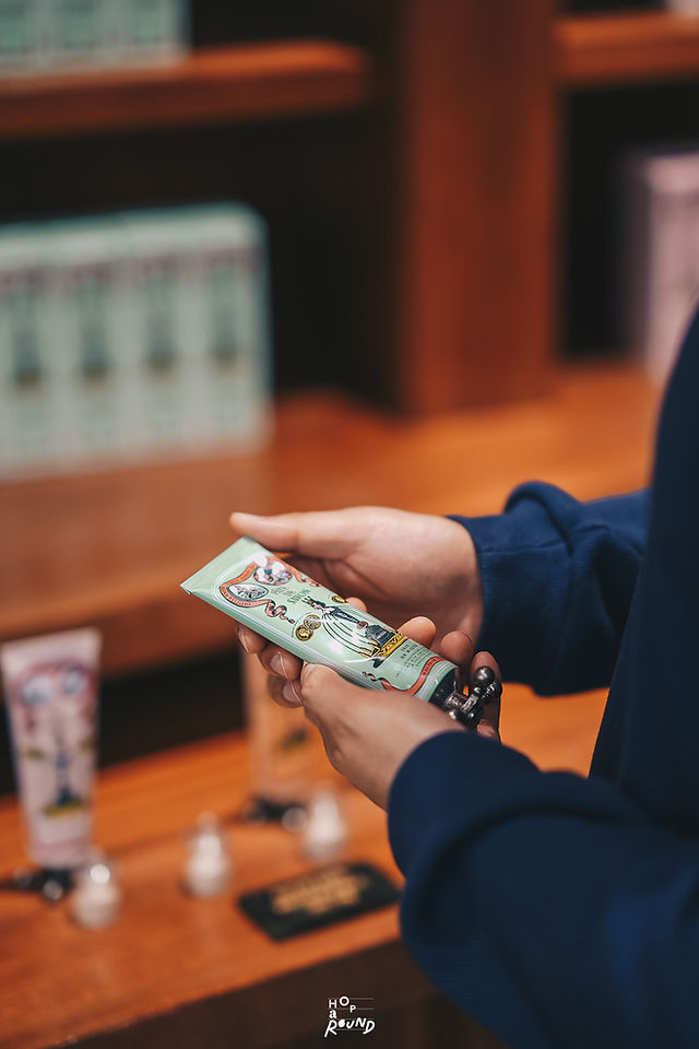 Officine Universelle Buly 1803 รีวิว Officine Universelle Buly 1803 คือ? เซ็นทรัลชิดลม รีวิวเครื่องหอม รีวิวของขวัญปีใหม่ รีวิว Officine Universelle Buly 1803 Thailand รีวิวของขวัญ รีวิวเครื่องสำอางค์ Central Chidlom รีวิวน้ำหอม hong kong ฮ่องกง where is the Officine Universelle Buly in Bangkok Thailand