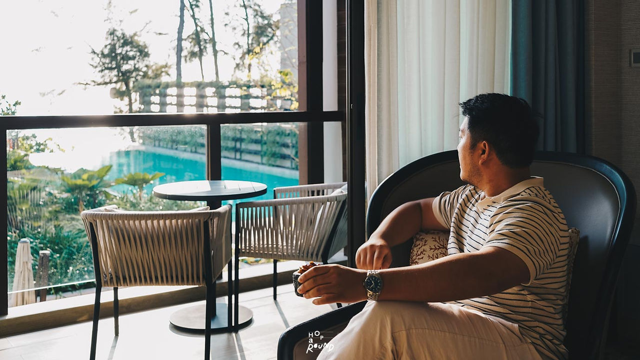 Executive Room รีวิว InterContinental Phuket Resort จากวรรณกรรม 3 ดินแดน สู่ความแกรนด์บนหาดกมลา Club InterContinental อินเตอร์คอนติเนนตัล ภูเก็ต รีวิว InterContinental Phuket Resort อินเตอร์คอนติเนนตัล ภูเก็ต รีสอร์ท รีสอร์ทริมชายหาดห้าดาว เจ้าของโครงการ InterContinental Phuket HuaHin - Proud Real Estate Public Company Limited บริษัท พราว เรียล เอสเตท จำกัด (มหาชน) Club Lounge