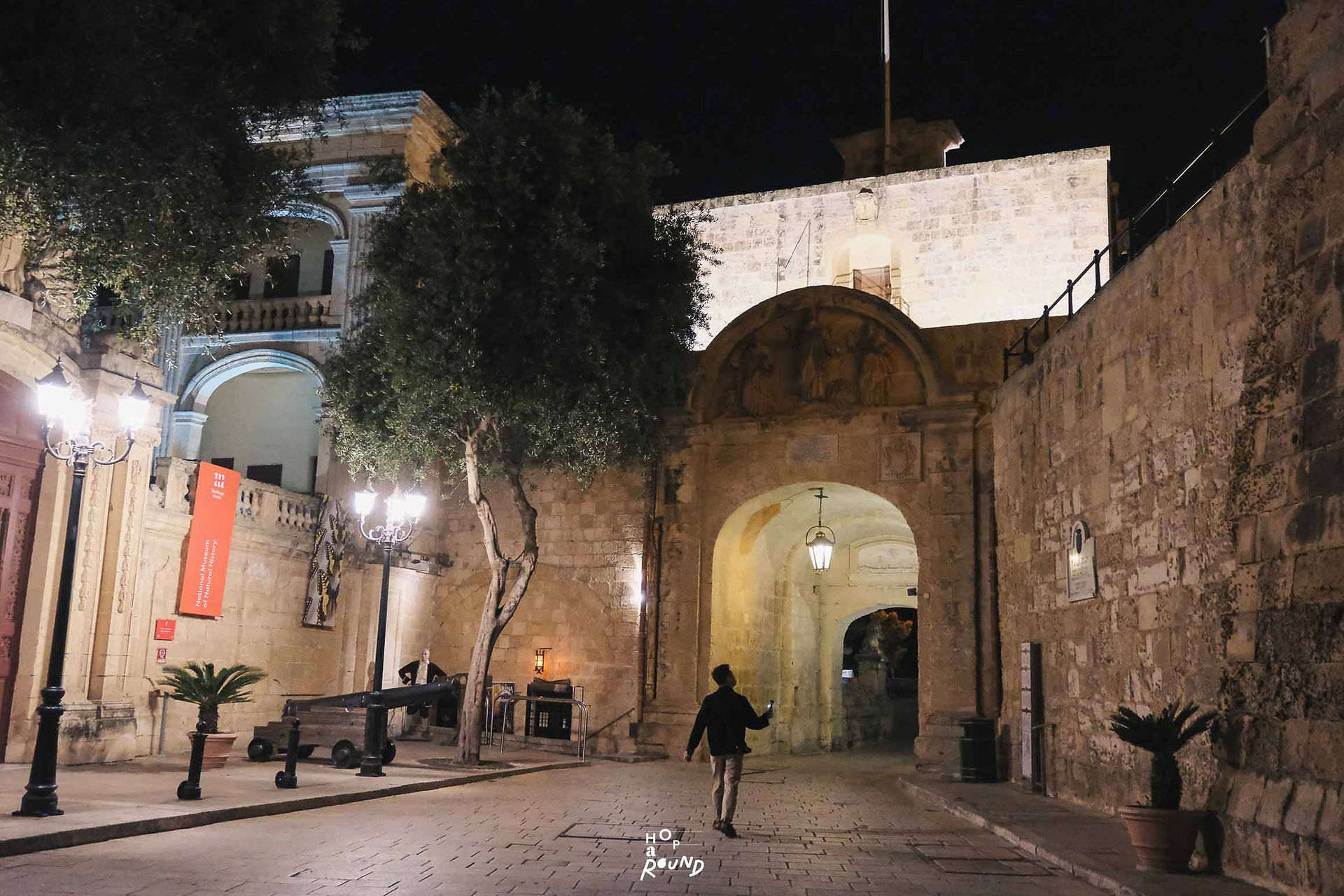Mdina รีวิว Malta เที่ยวมอลต้าด้วยตัวเอง Malta Itinerary งบ ที่เที่ยวมอลต้า รีวิว Malta เที่ยวมอลต้า ประเทศลับมรดกโลก UNESCO แพลนเที่ยวมอลต้า 3 วัน 2 คืน แจกแพลนเที่ยวมอลต้า (Malta) เมืองมรดกโลกกลางทะเลเมดิเตอร์เรเนียน เดินทางง่าย สะดวก ค่าครองชีพไม่แพง พูดภาษาอังกฤษ เตรียมตัวไป Hop ที่ "มอลต้า" เกาะมรดกโลกที่อดีตและอนาคตบรรจบกันอย่างลงตัว! แจกแพลนเที่ยว 3 วัน 2 คืน พาสำรวจสถาปัตยกรรมยุคกลางอายุเกือบ 5,000 ปีที่ผสานงานดีไซน์ร่วมสมัย พร้อมแชร์ทริคเที่ยวฉบับ Smart Luxury ให้คุณเสพงานศิลป์ จิบกาแฟ และดินเนอร์หรูได้แบบคุ้มค่าที่สุด รีวิวมอลต้า review malta Valletta