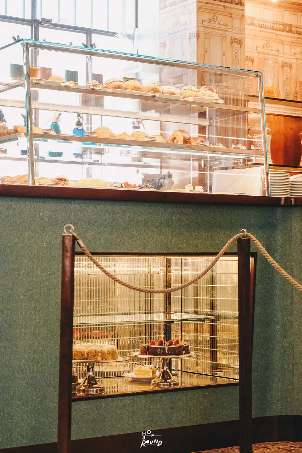 Bar Luce (Fondazione Prada) แพลนเที่ยวมิลาน อิตาลี รวมที่เที่ยว มิลาน Milan Italy อัพเดทล่าสุด Milan Calling Must Visit in Milan เที่ยว มิลาน เมืองหลวงแห่งดีไซน์ที่เต็มไปด้วยแรงบันดาลใจ ย่านโลคอลมิลาน เที่ยวมิลานด้วยตัวเอง แนะนำมิลาน ร้านอาหารมิลาน ร้านคาเฟ่มิลาน ช้อปปิ้ง มิลาน Milan Shopping