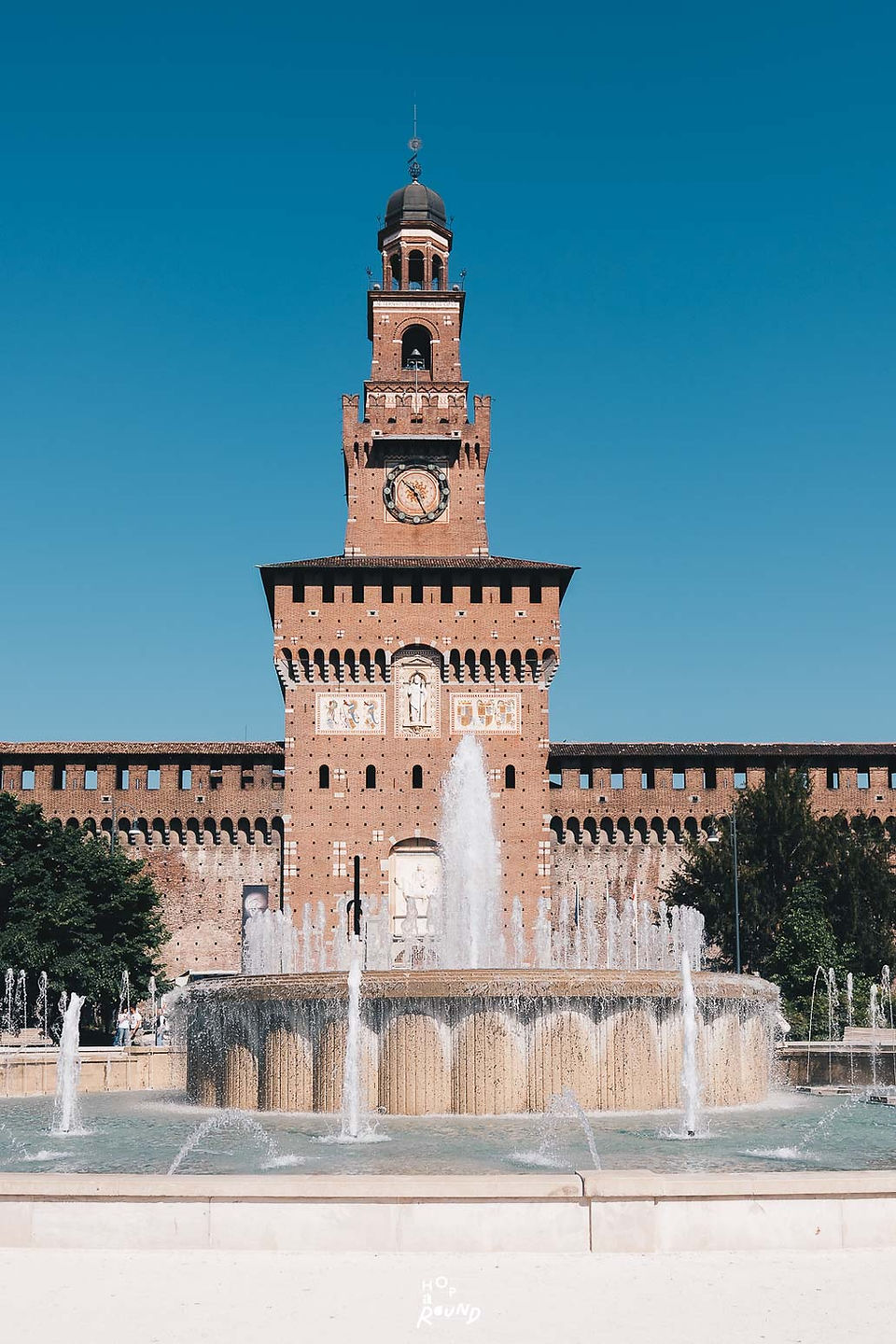 Sforzesco Castle (Castello Sforzesco) แพลนเที่ยวมิลาน อิตาลี รวมที่เที่ยว มิลาน Milan Italy อัพเดทล่าสุด Milan Calling Must Visit in Milan เที่ยว มิลาน เมืองหลวงแห่งดีไซน์ที่เต็มไปด้วยแรงบันดาลใจ ย่านโลคอลมิลาน เที่ยวมิลานด้วยตัวเอง แนะนำมิลาน ร้านอาหารมิลาน ร้านคาเฟ่มิลาน ช้อปปิ้ง มิลาน Milan Shopping