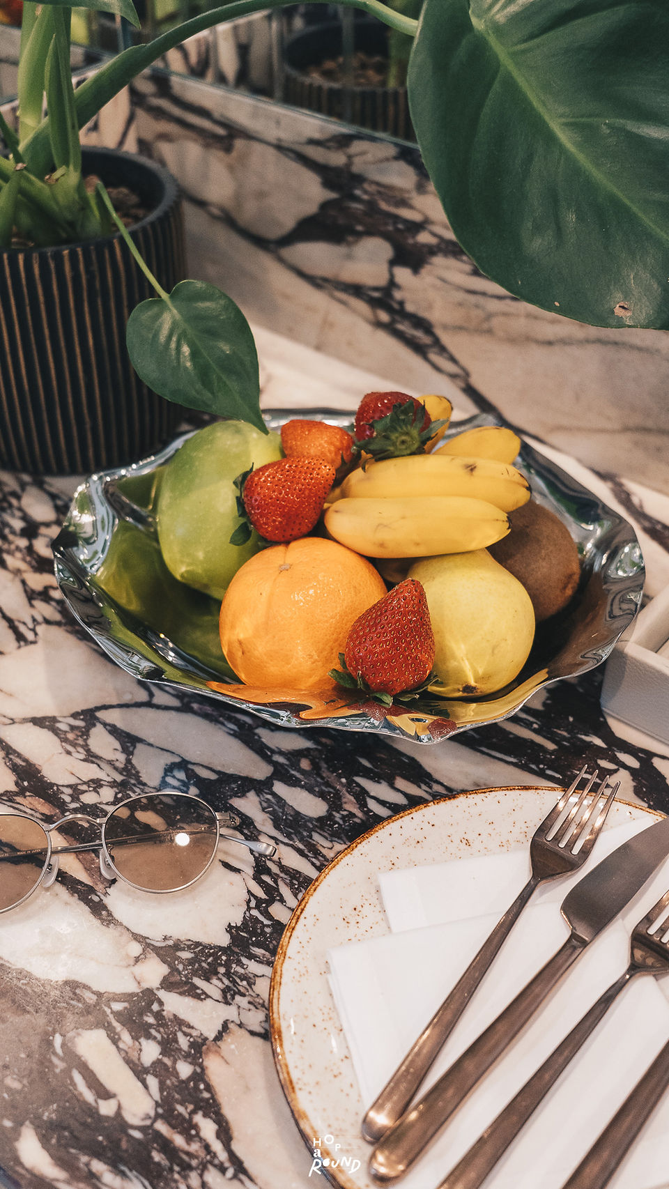 รีวิวห้องพักโรงแรม Park Hyatt Milano การตกแต่งห้องสวีทด้วยหิน Travertine สไตล์ Quiet Luxury รีวิวโรงแรมที่พักสวยในมิลานที่เน้นความประณีตและสงบเงียบ เที่ยวมิลาน ทริปมิลาน แพลนเที่ยวมิลาน milan luxury hotel world of hyatt park hyatt milan