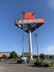 montáž reklám pomocou montážnych plošín výškové práce 