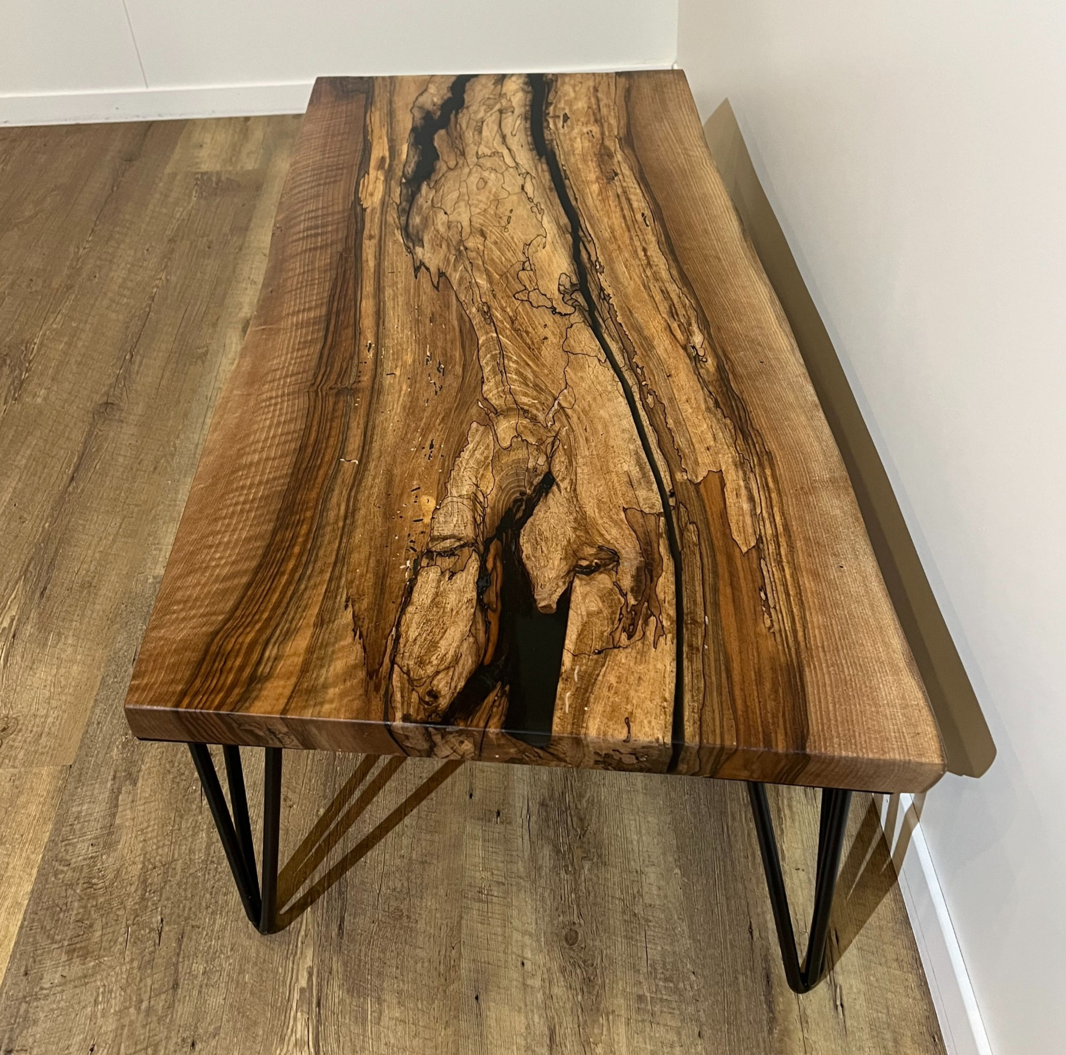 Salontisch mit Epoxidharz