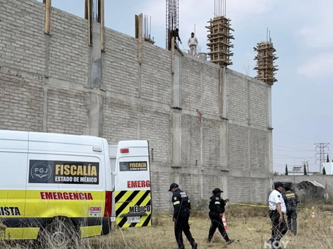 Albañil pierde la vida al caer desde un tercer piso en Metepec