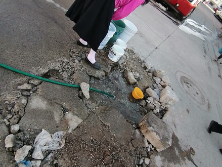 Fugas de agua por abandono a colonias populares de Ecatepec