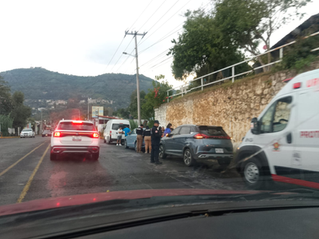 Denuncian vecinos peligro constante por accidentes en la entrada de Tenancingo