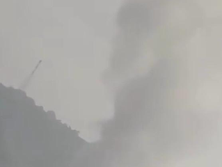 Fuerte incendio en basurero genera columna de humo en Tejupilco