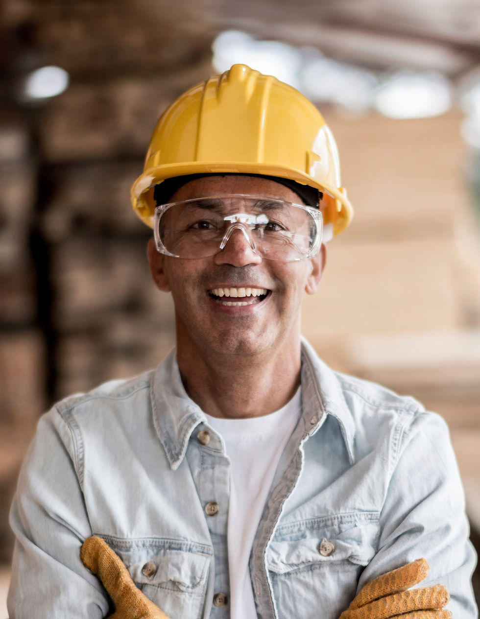 Trabajador de la construcción sonriente