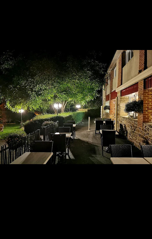 terrasse de nuit moncontour_edited.jpg