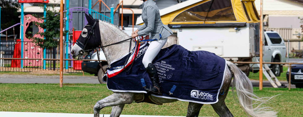 Under 25 champion Sophia Craddock and GH Emmaville Olga. Picture: TY MANNING