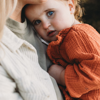 mum and toddler cuddling