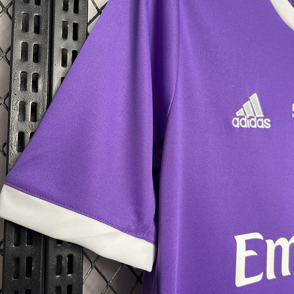 Thumbnail: Retro Real Madrid 2016/17 Away