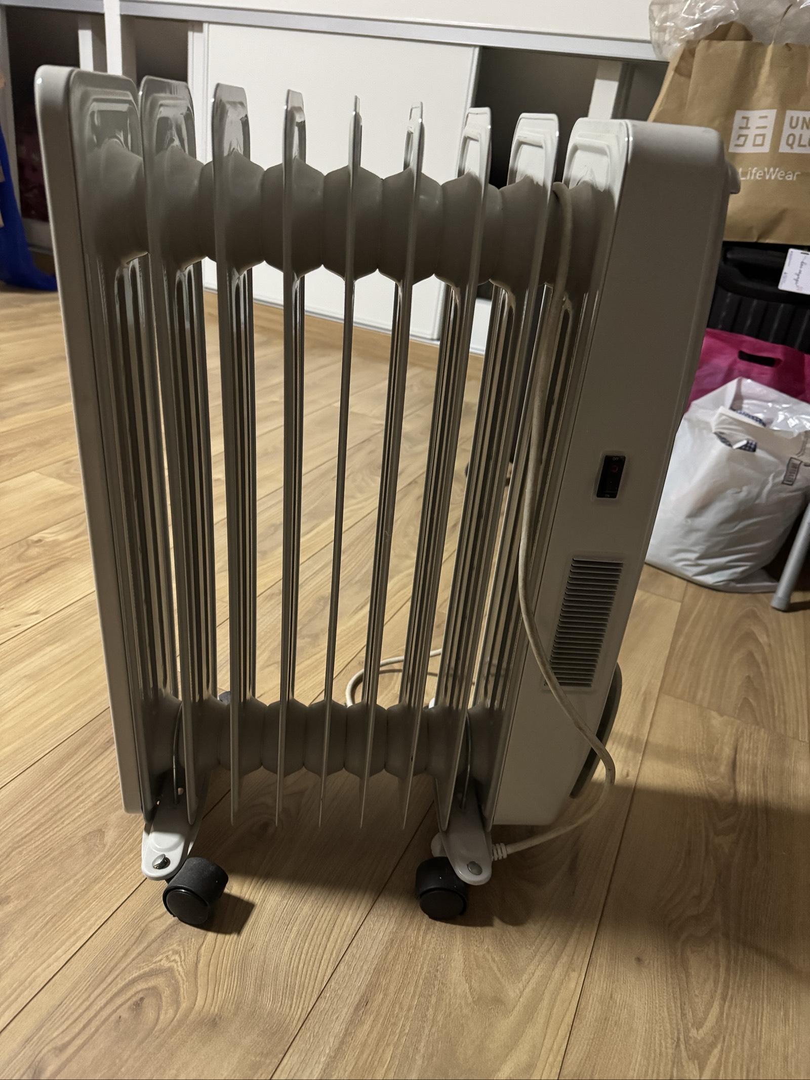 Radiateur bain d'huile électrique sur roulettes