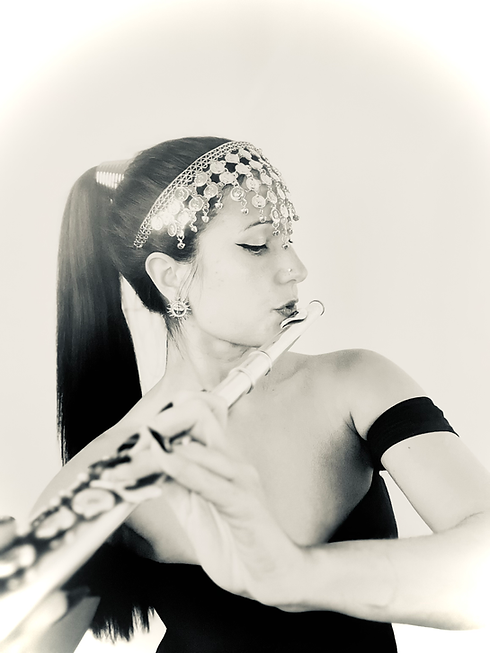 FLUTE_Black_white.heic
