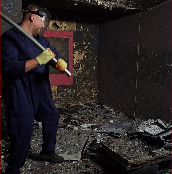 HARDY SMASH.JPG