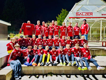 C-Jugend sagt Danke für neue Team-Pullis